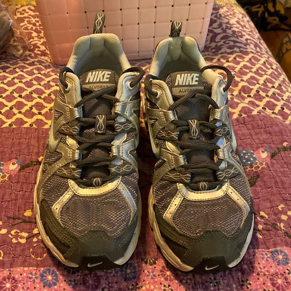 Nike Air Alford 7 in excellent condition, size 8.5
